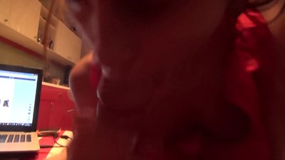 Omo ke kaikamahine kula i ka dick o kona kaikunane oiai aohe kanaka i ka home